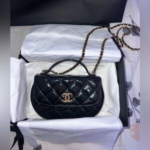 🖤Chanel phone flap holder with gold chain🖤